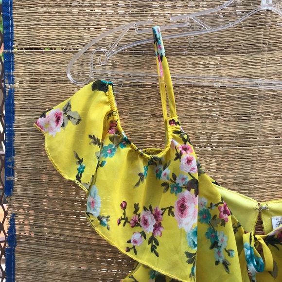 Love Culture Summer Romper Women’s Medium NWT - Picture 4 of 14